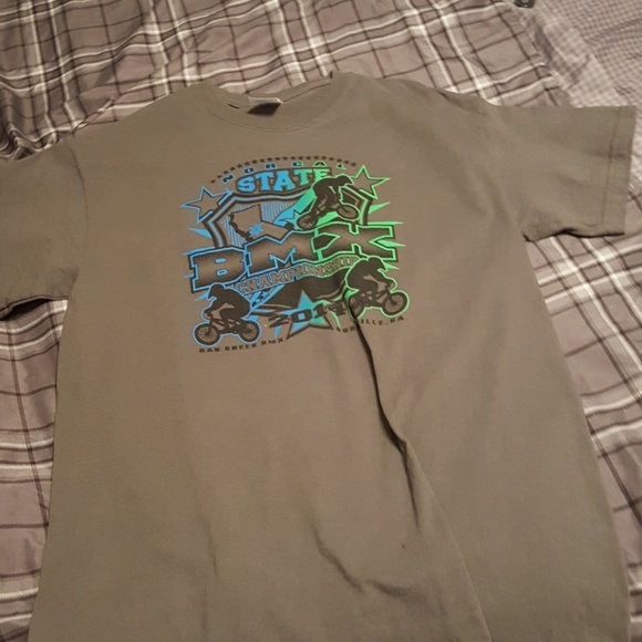 T shirts - Picture 2 of 4